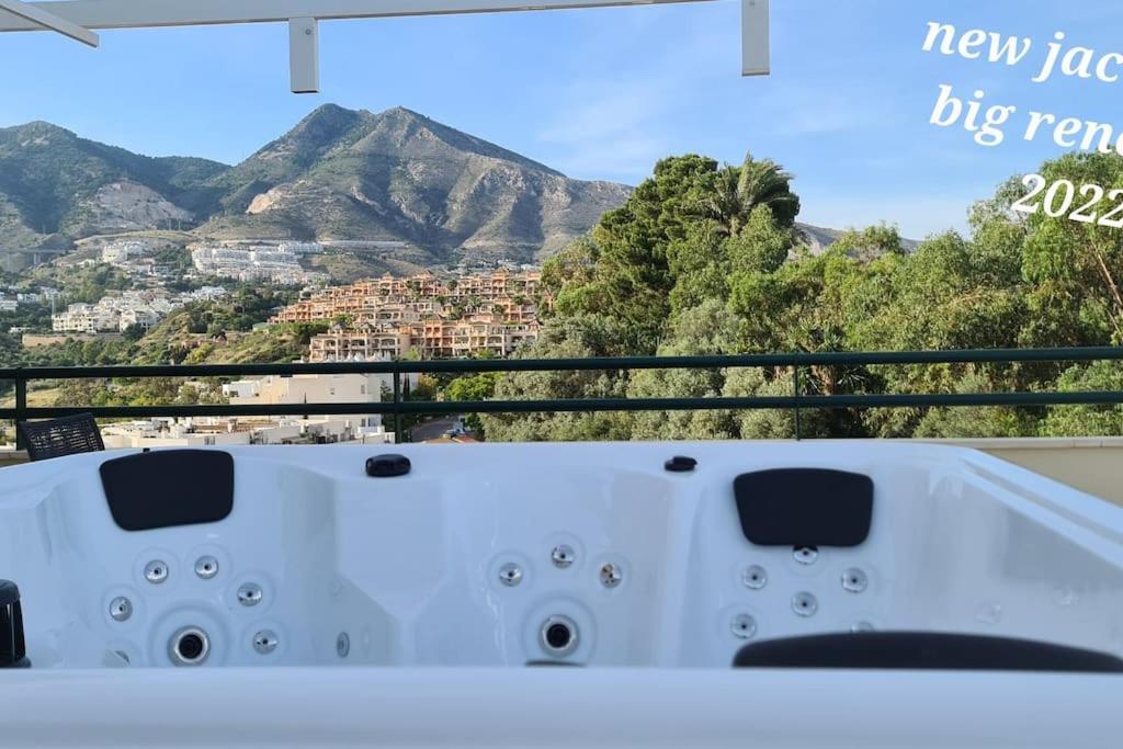 Luxury Penthouse With Sea&Mountain Views & Hot Tub - Tranquility & Rest Apartment Benalmadena Ngoại thất bức ảnh