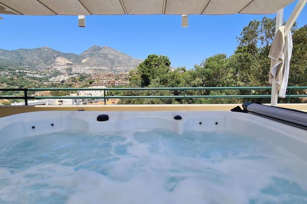 Luxury Penthouse With Sea&Mountain Views & Hot Tub - Tranquility & Rest Apartment Benalmadena Ngoại thất bức ảnh